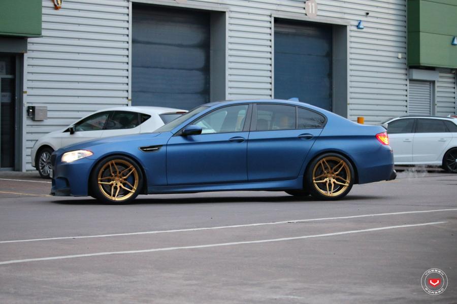  BMW M5 on Vossen Wheels (HC-2) 2019 года  (фото 3 из 19)
